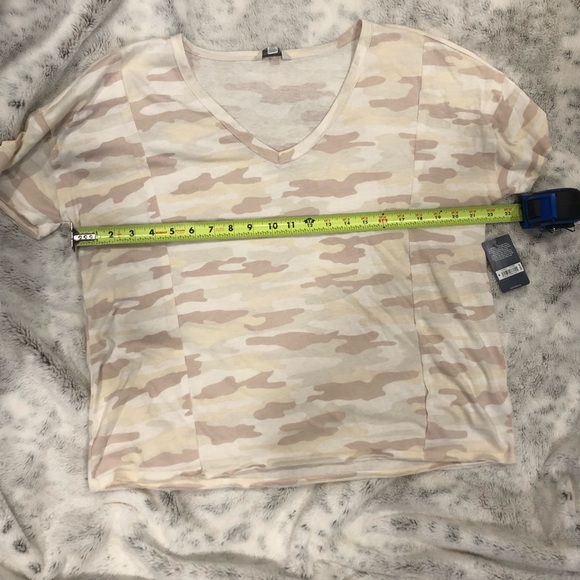 Lucky Brand. White camo t-shirt. Medium - Picture 7 of 9